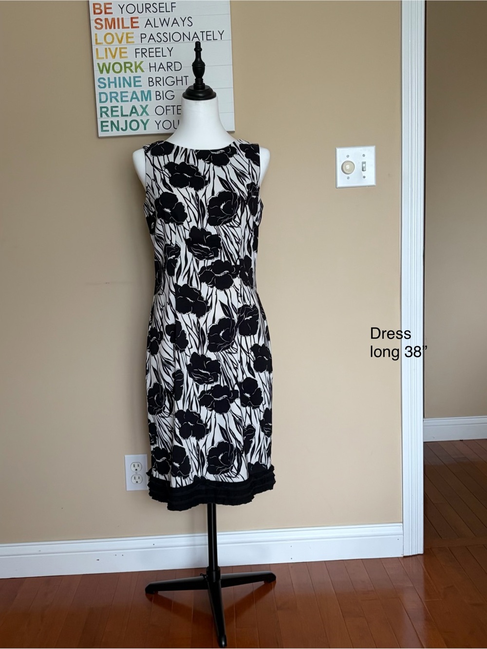 AGB Black and White Floral Sheath Dress